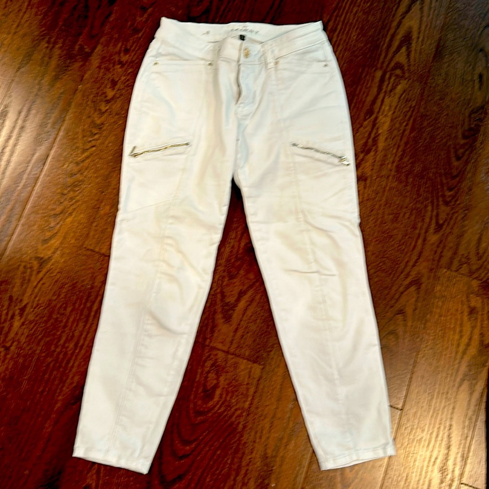 White skinny ankle length cropped jeans from White House Black Market size 0.